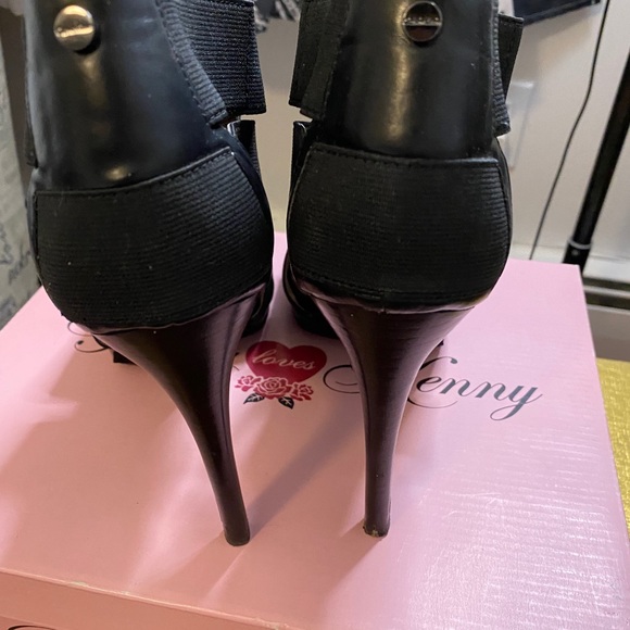 Heels - Picture 8 of 8